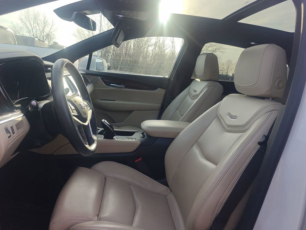 Used 2017 Cadillac XT5 Luxury w/ Driver Awareness Package image 8