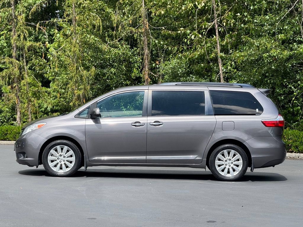 Used 2015 Toyota Sienna XLE w/ XLE Navigation Package AWD/4WD image 3