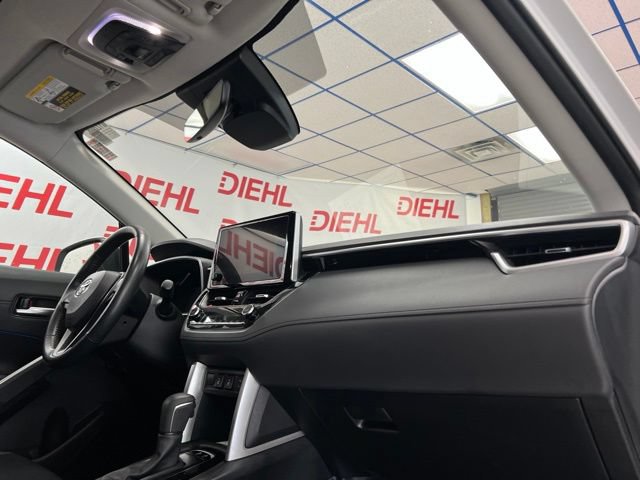 Used 2023 Toyota Corolla Cross XLE w/ Convenience Package FWD image 14