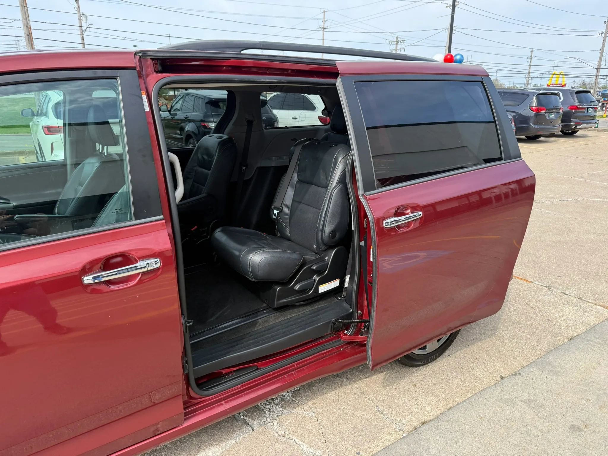 Used 2018 Toyota Sienna SE FWD image 21