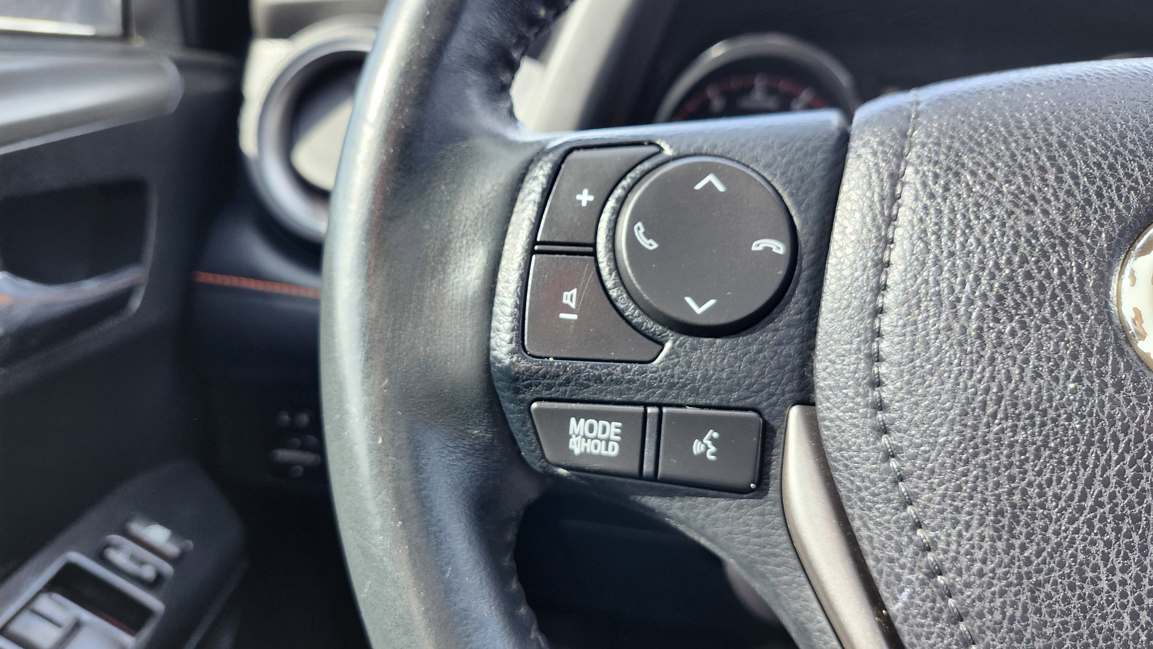 Used 2016 Toyota RAV4 SE image 33