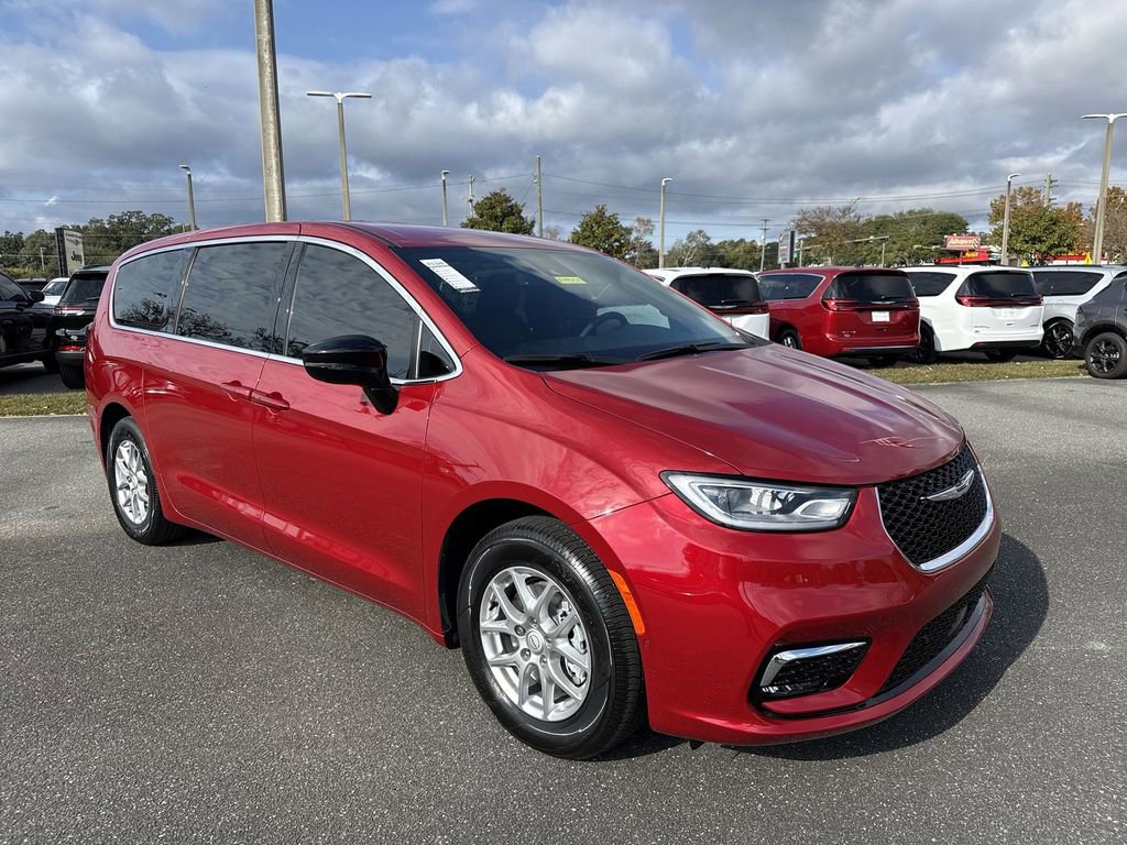 New 2026 Chrysler Pacifica Select image 1