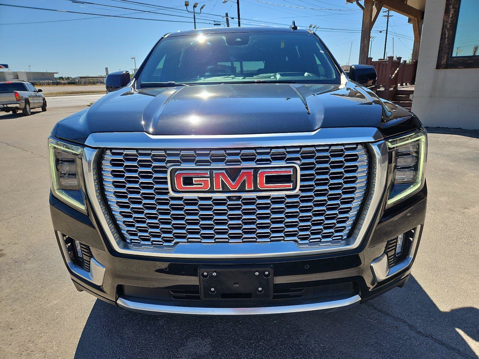 Used 2024 GMC Yukon XL Denali w/ Denali Reserve Package AWD/4WD image 12