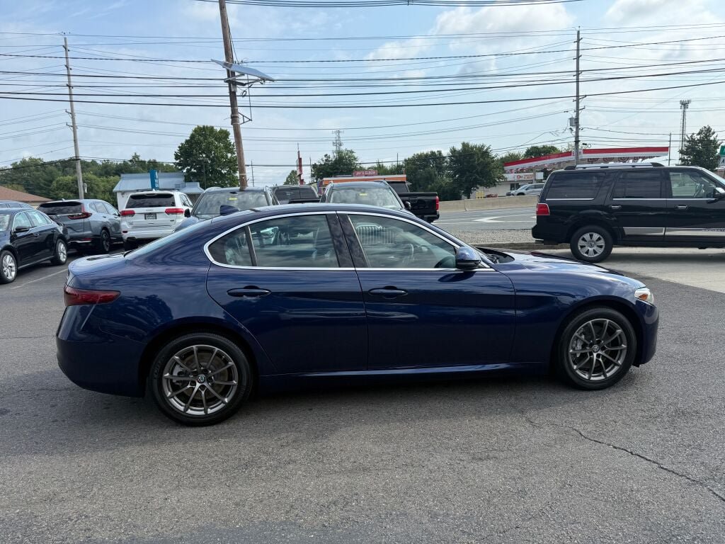 Used 2020 Alfa Romeo Giulia AWD image 9