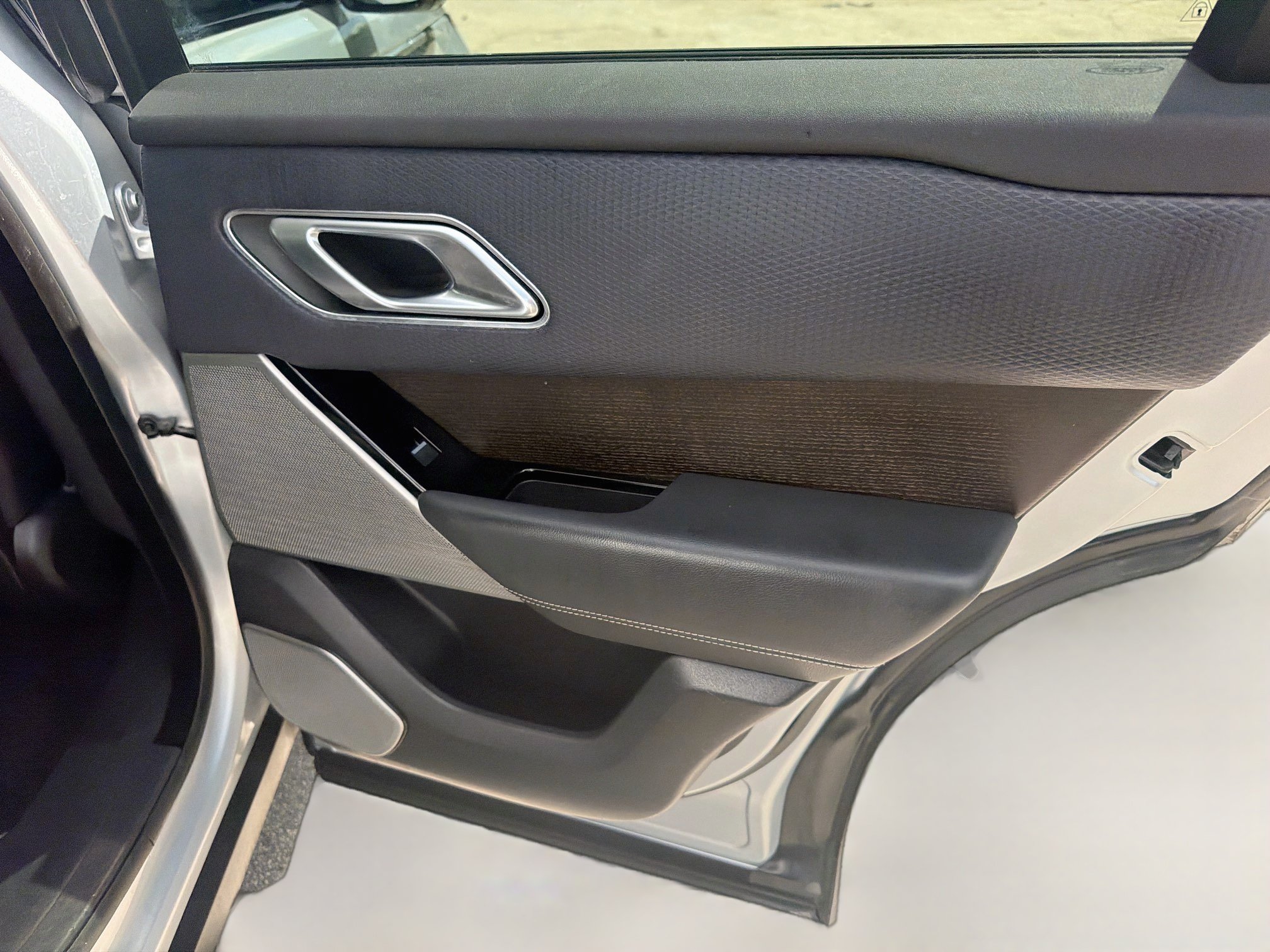 Used 2021 Land Rover Range Rover Velar S AWD/4WD image 34