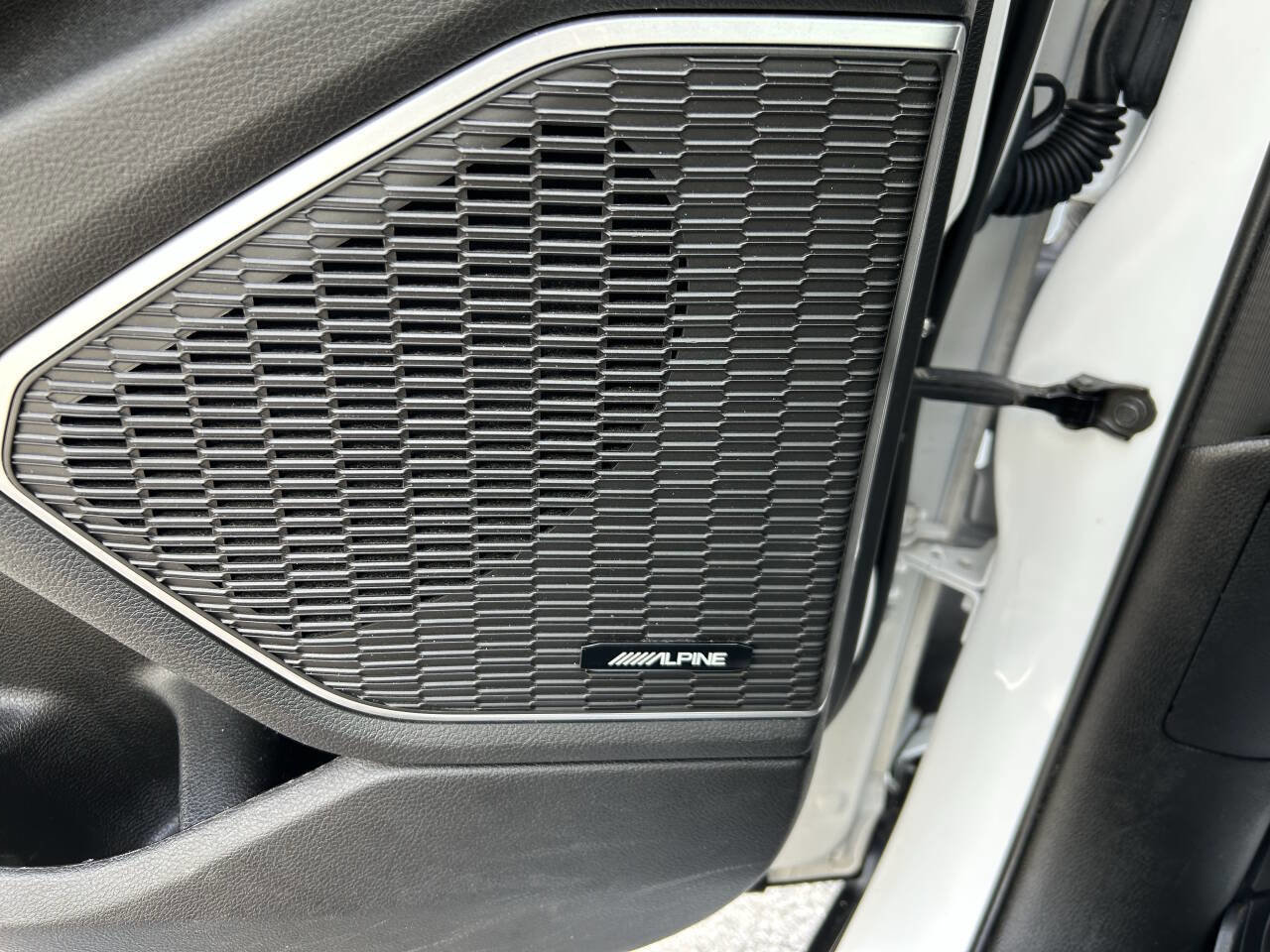 Used 2022 Jeep Grand Cherokee L Limited w/ Luxury Tech Group II image 16