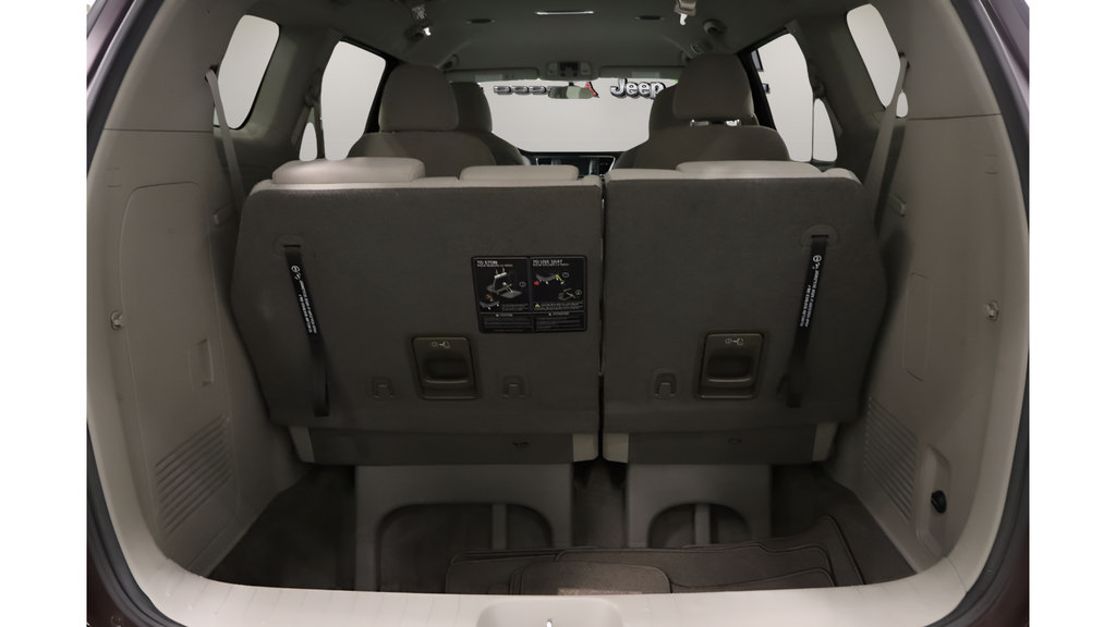 Used 2019 Kia Sedona LX FWD image 16