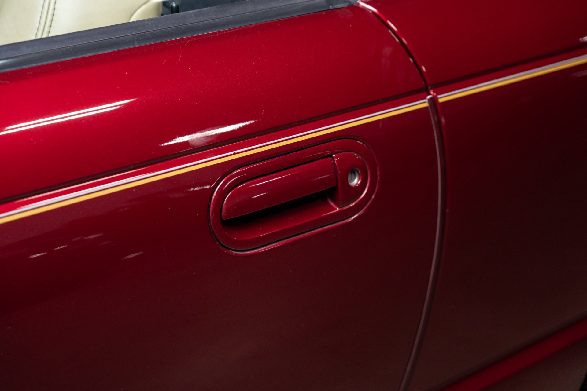 Used 2004 Ford Thunderbird Deluxe image 38