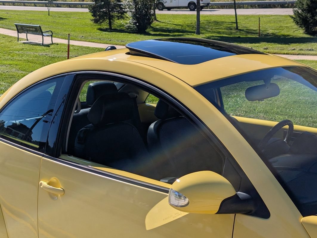 Used 2008 Volkswagen Beetle SE FWD image 19