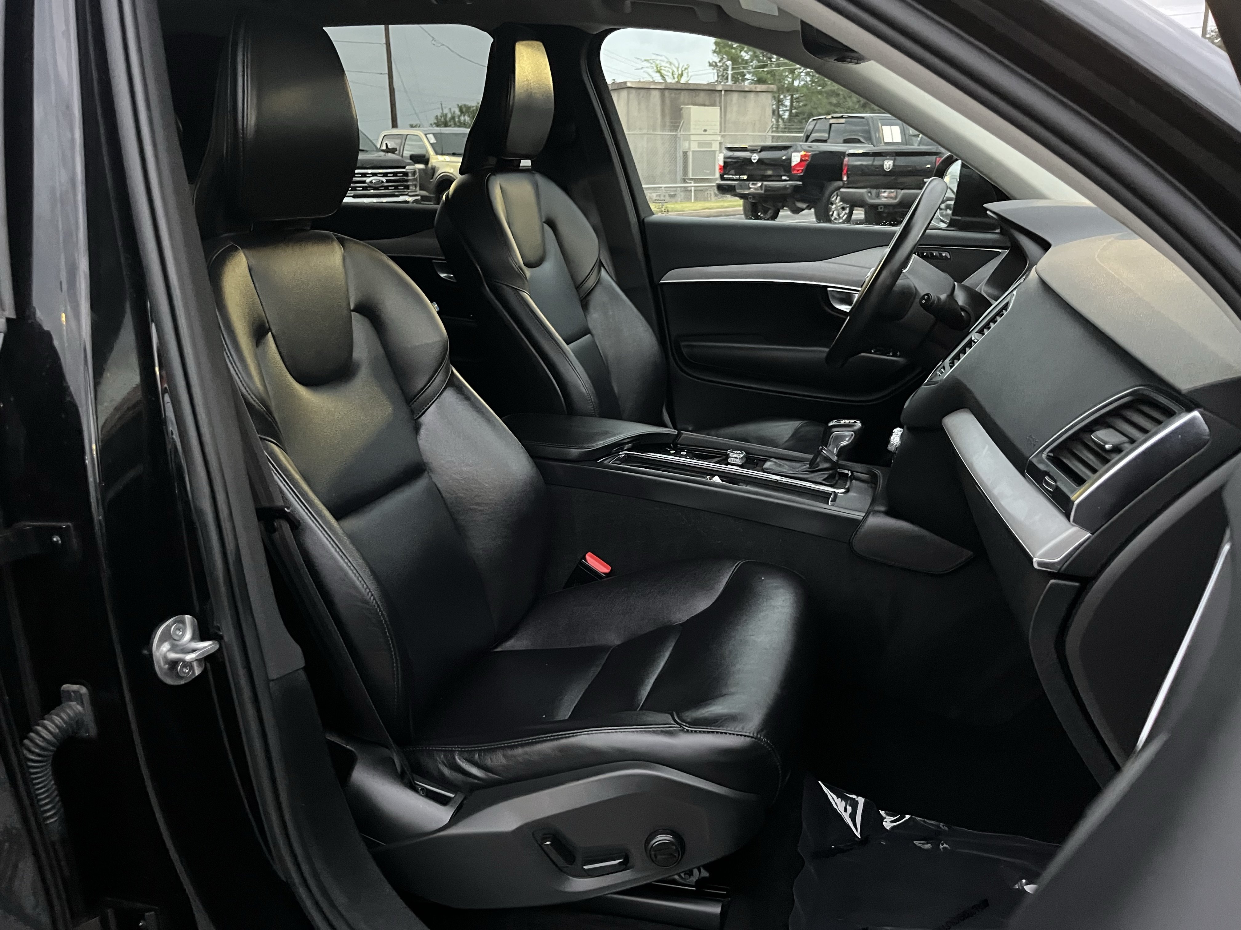 Used 2022 Volvo XC90 T5 Momentum AWD/4WD image 31