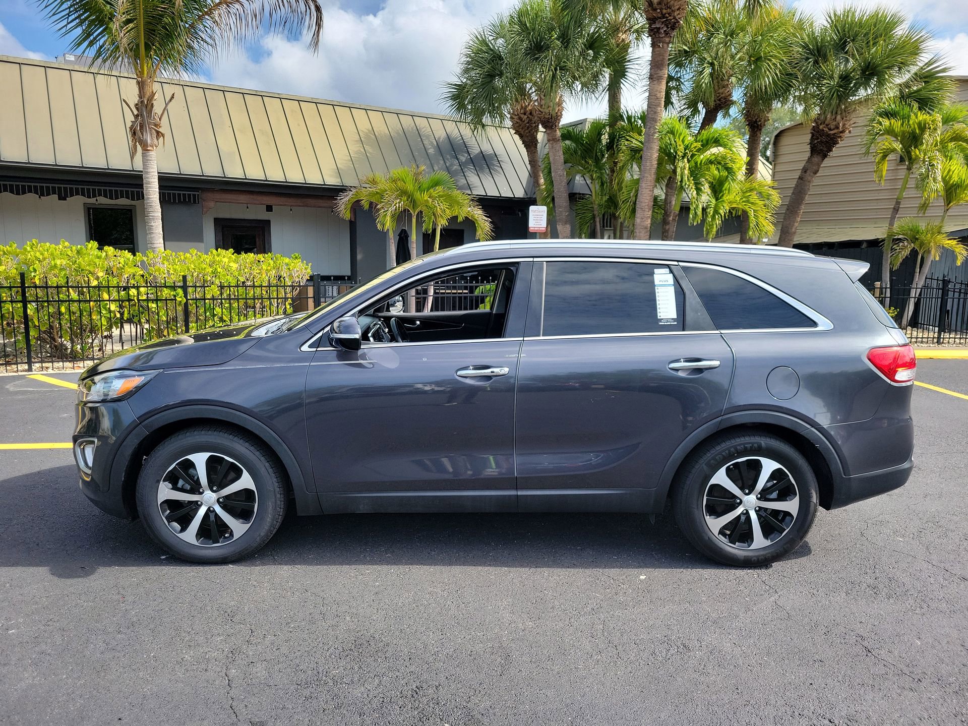 Used 2017 Kia Sorento EX FWD image 9