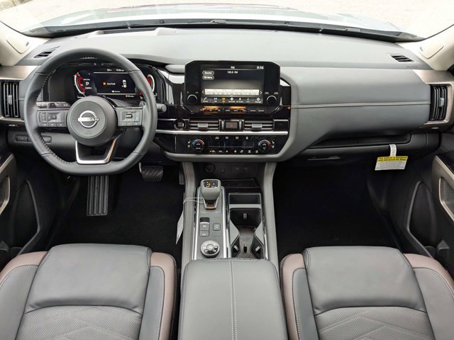 New 2025 Nissan Pathfinder Platinum w/ Black Appearance Package image 17