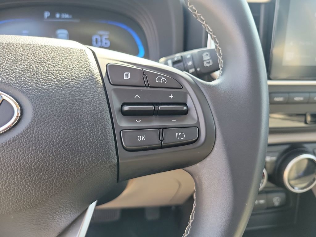 Used 2025 Hyundai Venue SEL image 23