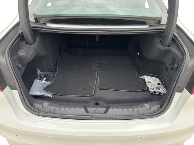 New 2024 Jaguar XF R-Dynamic SE AWD/4WD image 21