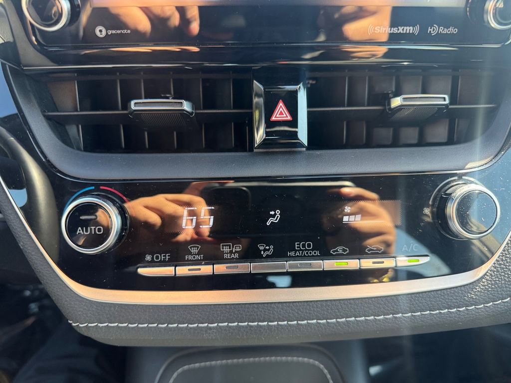 Used 2022 Toyota Corolla SE w/ SE Preferred Package image 23