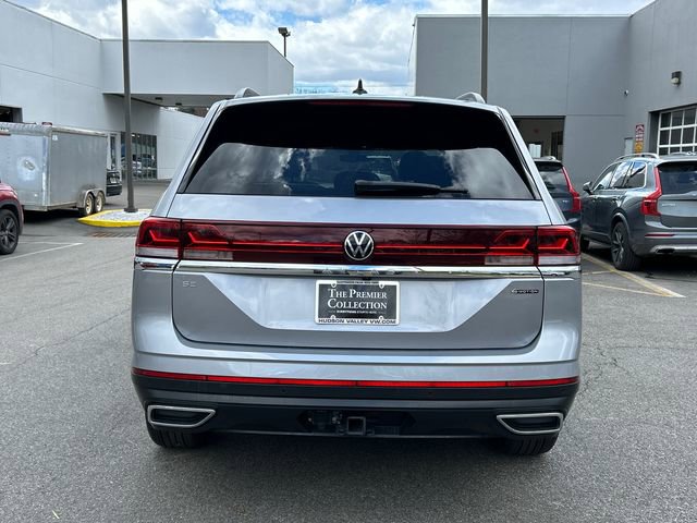 Certified 2025 Volkswagen Atlas SE w/ Black Wheel Package image 3