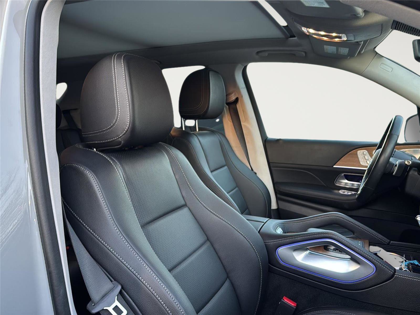 Used 2024 Mercedes-Benz GLE 450 4MATIC w/ Winter Package image 33