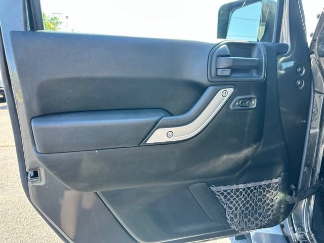Used 2017 Jeep Wrangler Unlimited Sahara AWD/4WD image 14