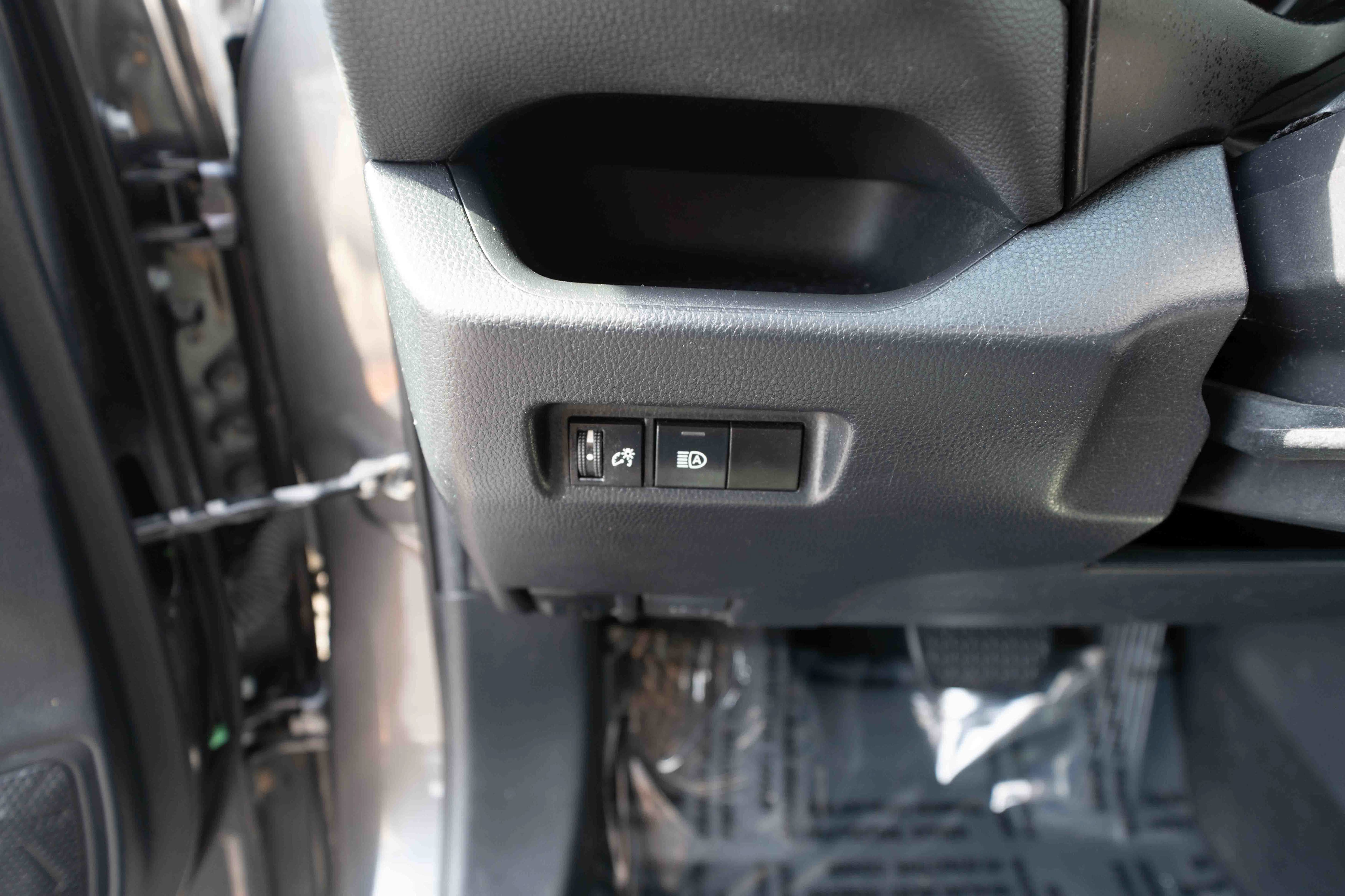 Used 2019 Toyota RAV4 LE AWD/4WD image 11