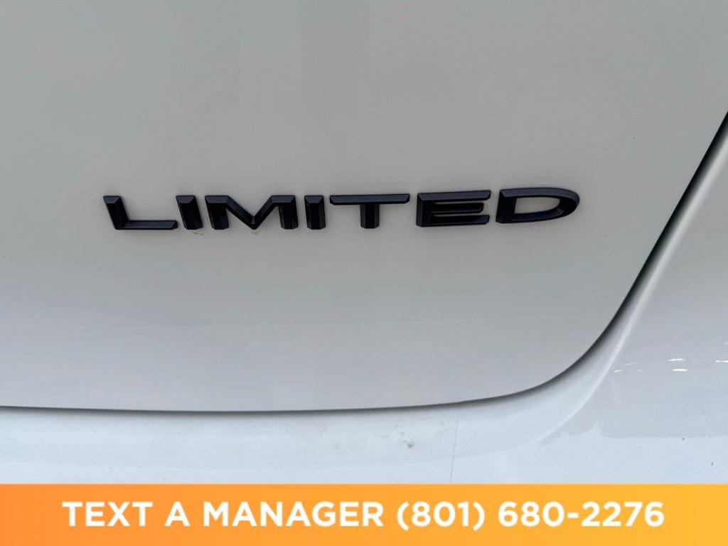 New 2026 Chrysler Pacifica Limited w/ S Appearance Package FWD image 3