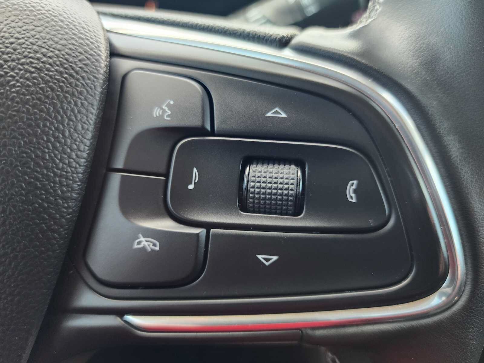 Used 2025 Buick Encore GX Preferred AWD/4WD image 18