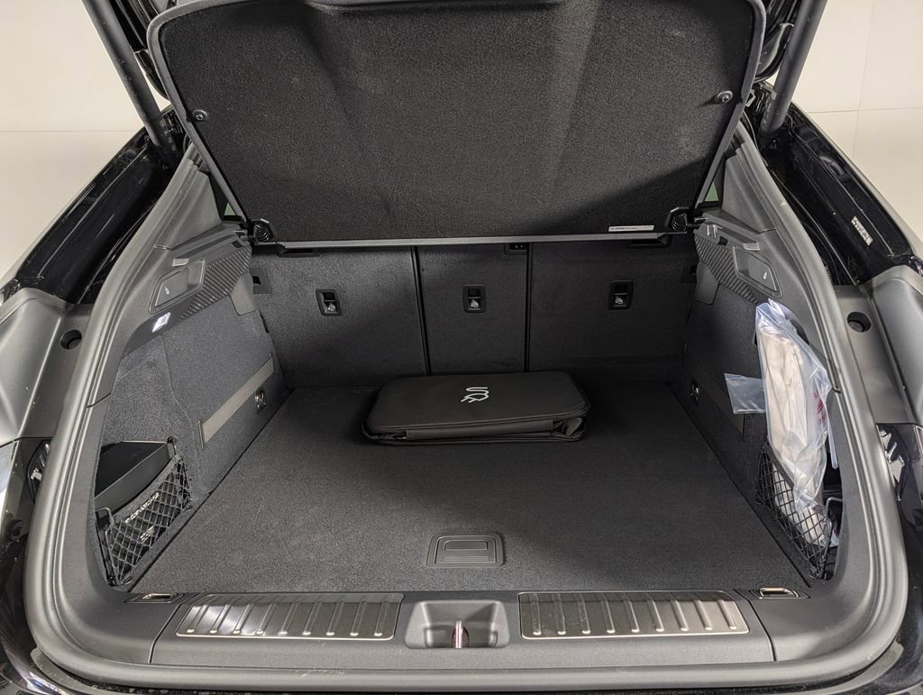 New 2026 Porsche Macan 4 Electric image 17