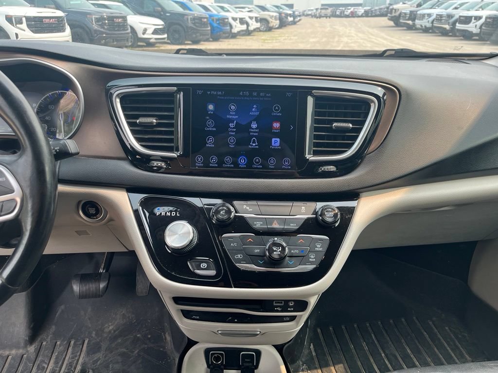 Used 2017 Chrysler Pacifica Touring-L Plus FWD image 28