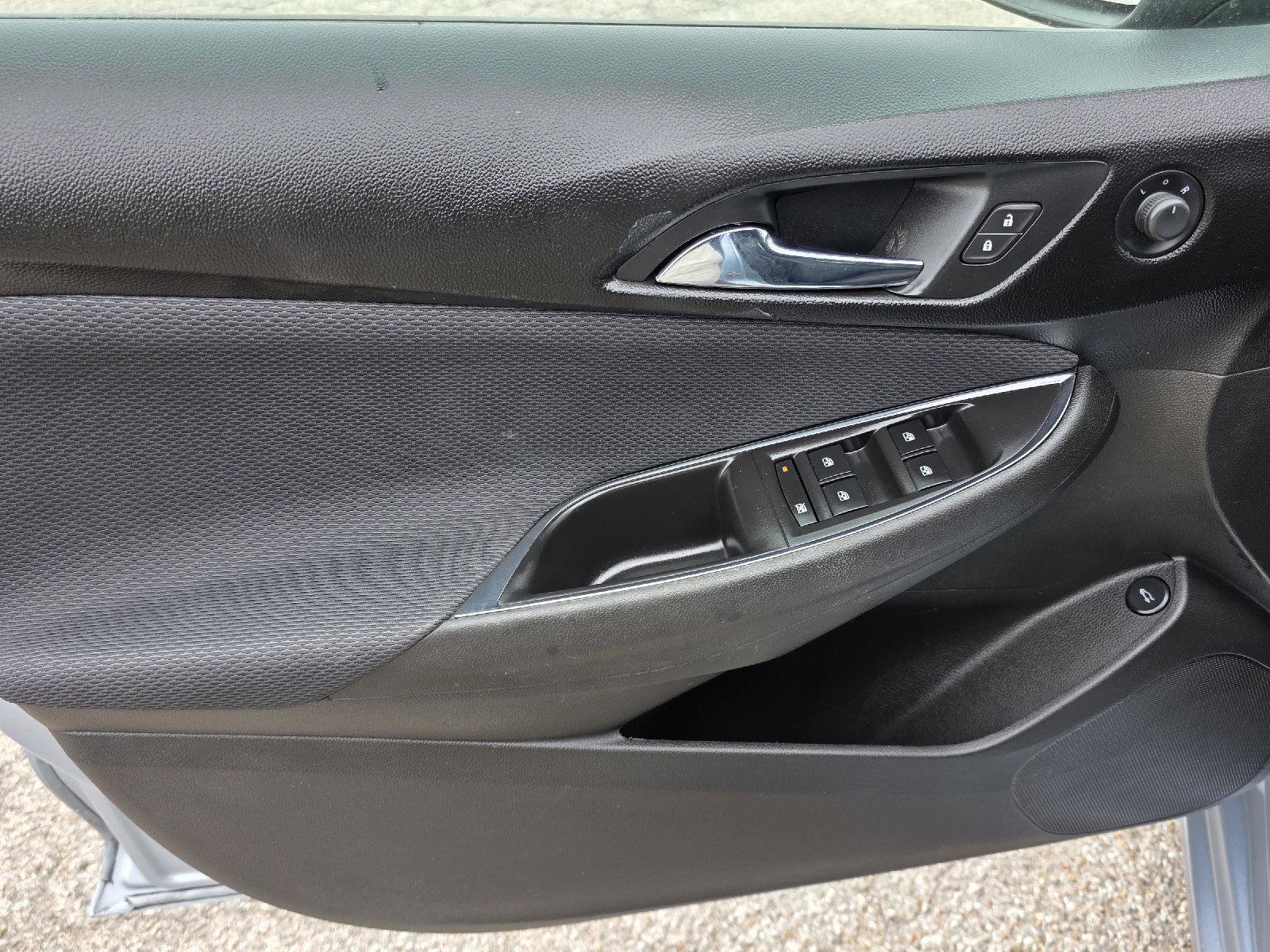 Used 2018 Chevrolet Cruze LS FWD image 29
