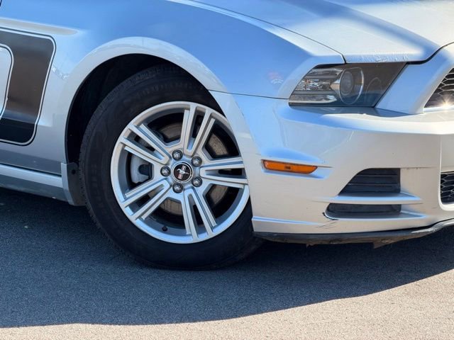 Used 2013 Ford Mustang Coupe image 2