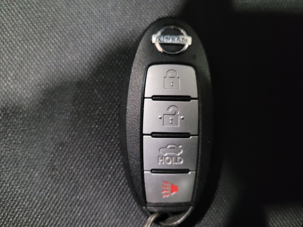 Used 2021 Nissan Versa SV image 32