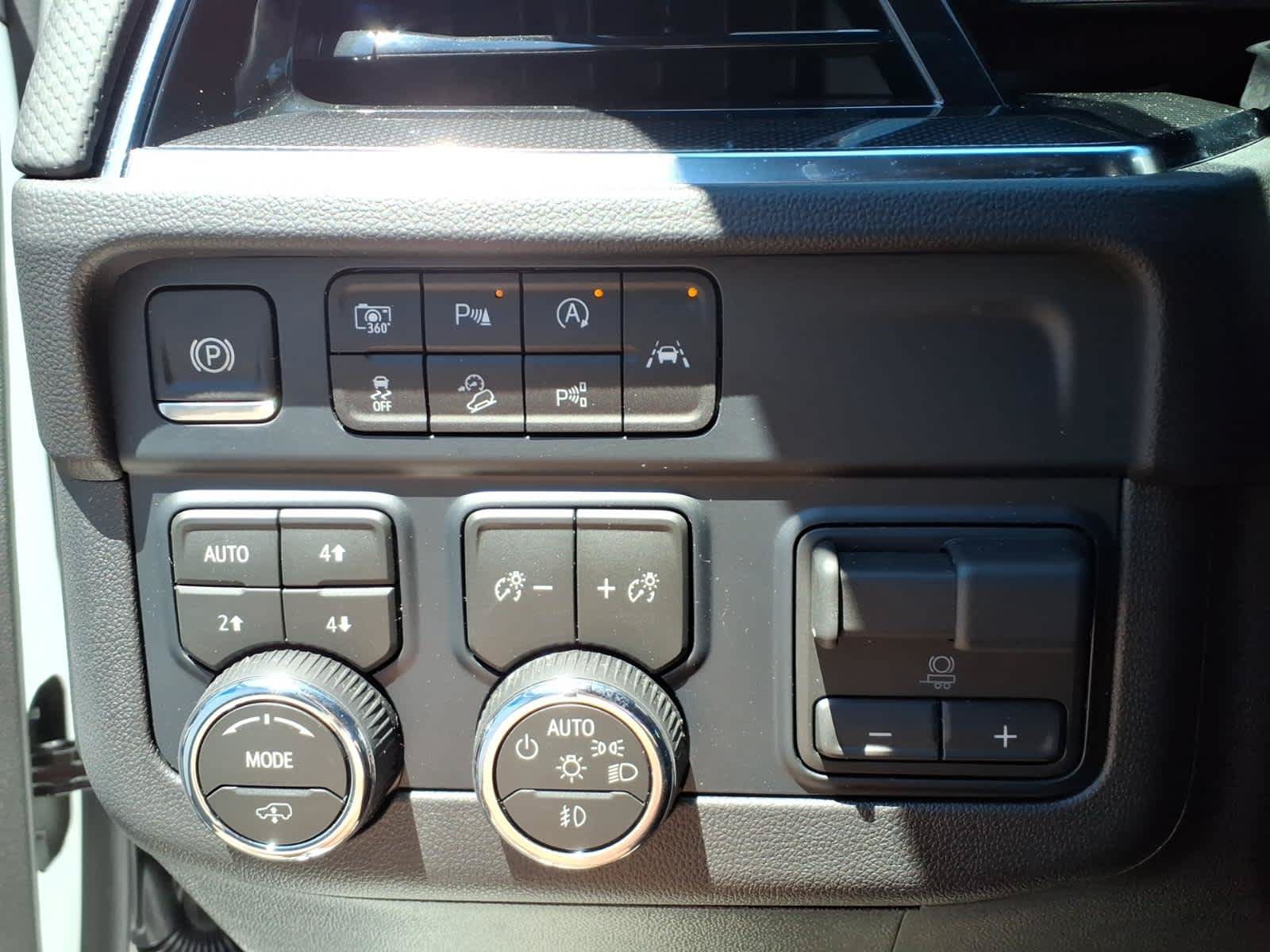 Certified 2026 Chevrolet Suburban RST w/ Advanced Technology Package AWD/4WD image 11