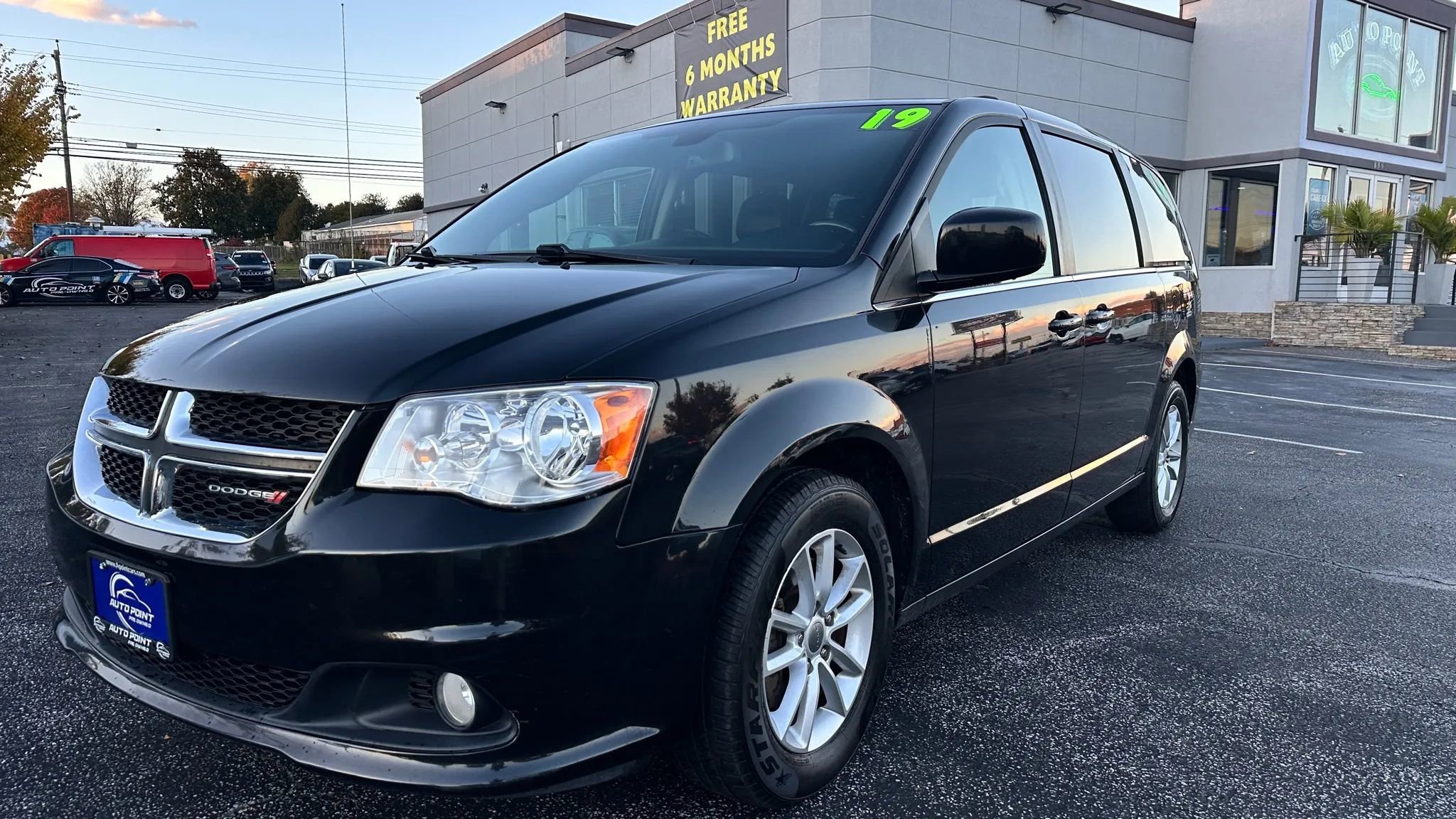 Used 2019 Dodge Grand Caravan SXT image 1