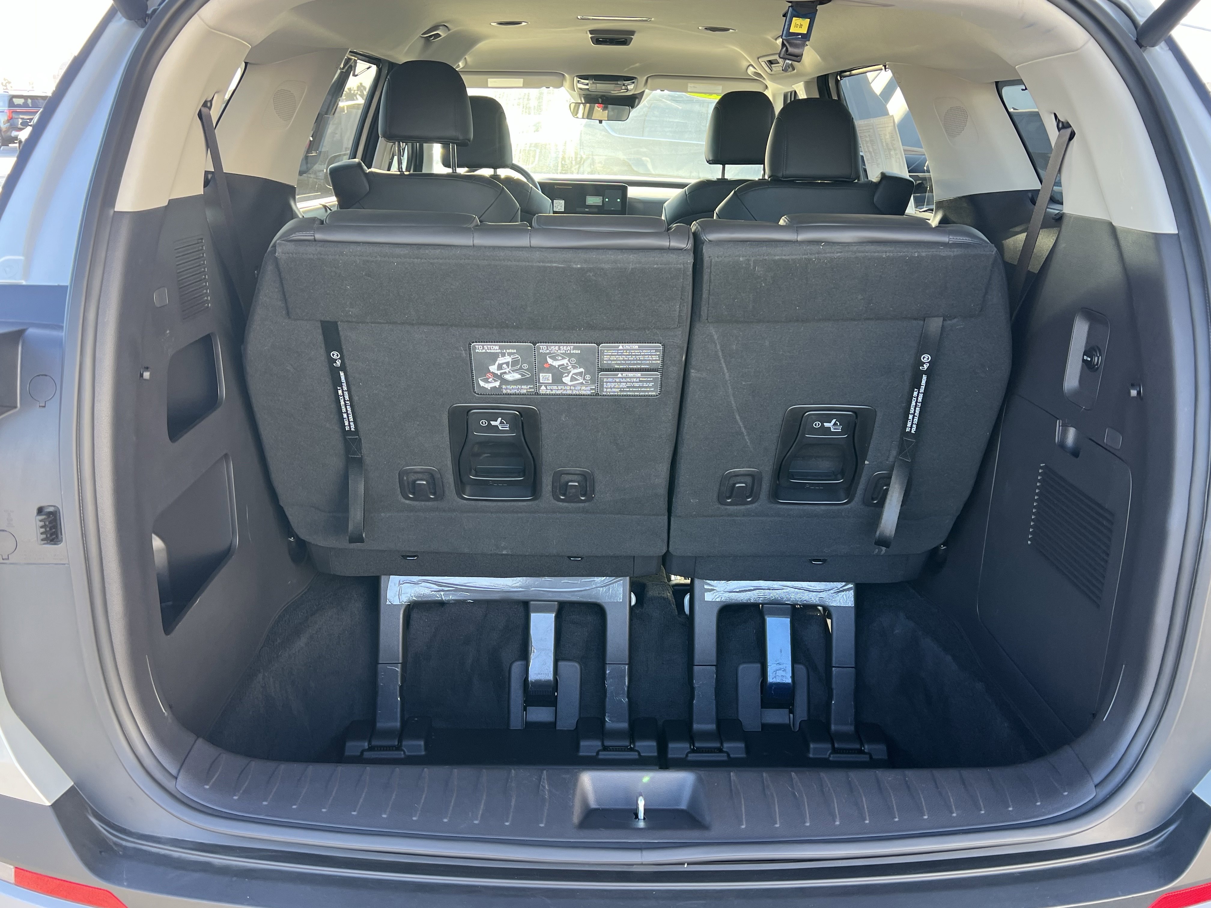 Certified 2025 Kia Carnival EX image 21