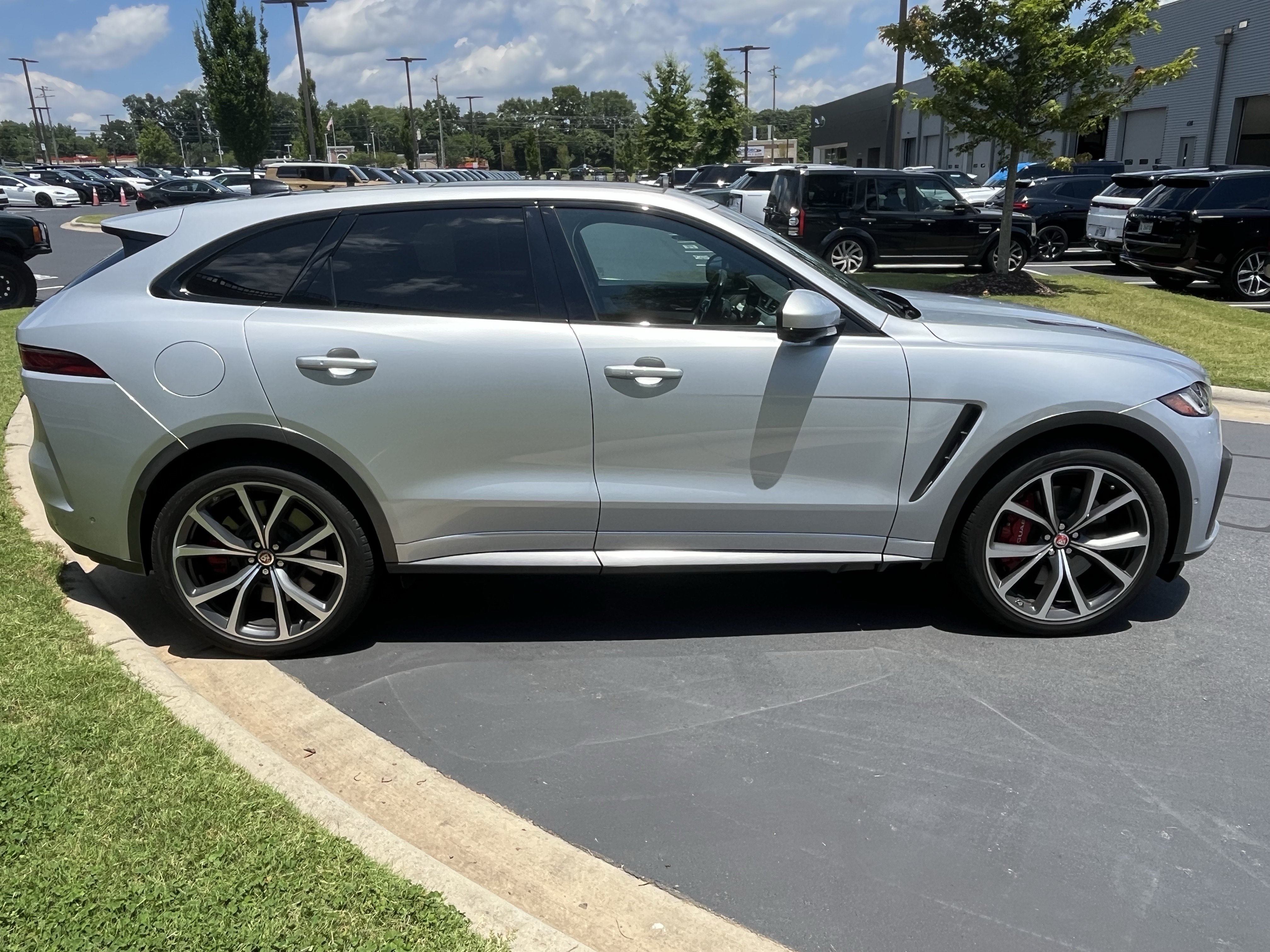Used 2022 Jaguar F-PACE SVR AWD/4WD image 12
