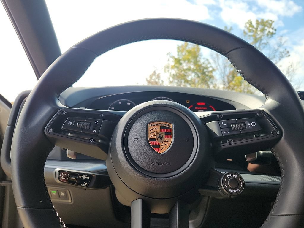 Certified 2025 Porsche Cayenne E-Hybrid AWD/4WD image 18