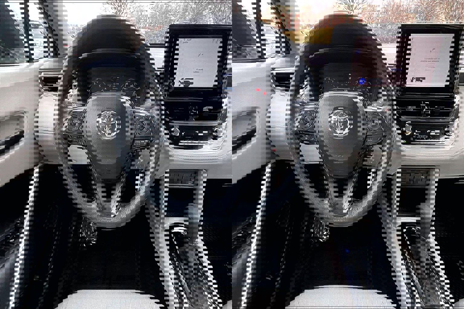 Used 2024 Toyota Corolla Cross L image 5