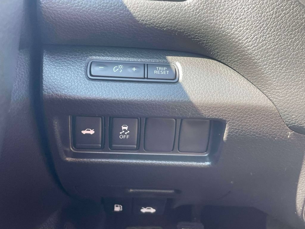 Used 2018 Nissan Altima 2.5 SR w/ Interior Lighting Package FWD image 19