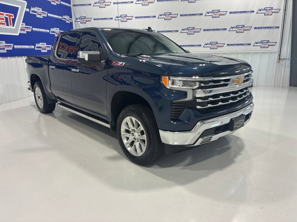 Used 2022 Chevrolet Silverado 1500 LTZ w/ Z71 Off-Road Package AWD/4WD image 9