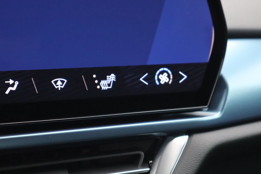 New 2026 Chevrolet Equinox EV LT AWD/4WD image 24