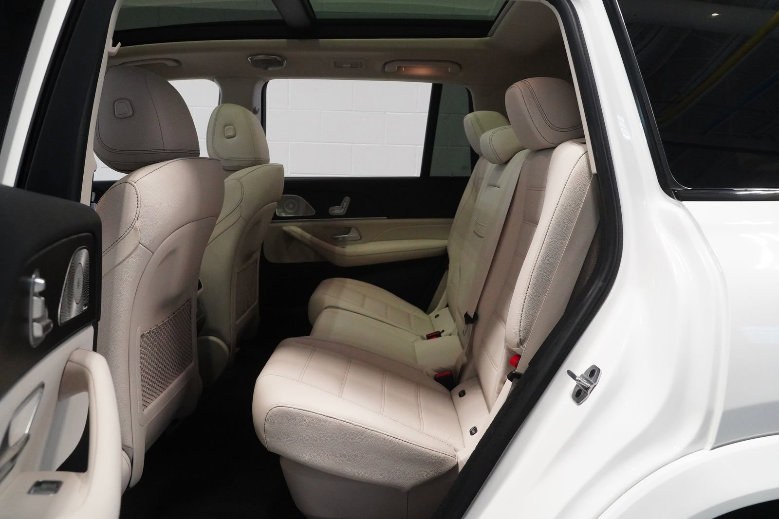 Used 2023 Mercedes-Benz GLS 580 4MATIC image 13