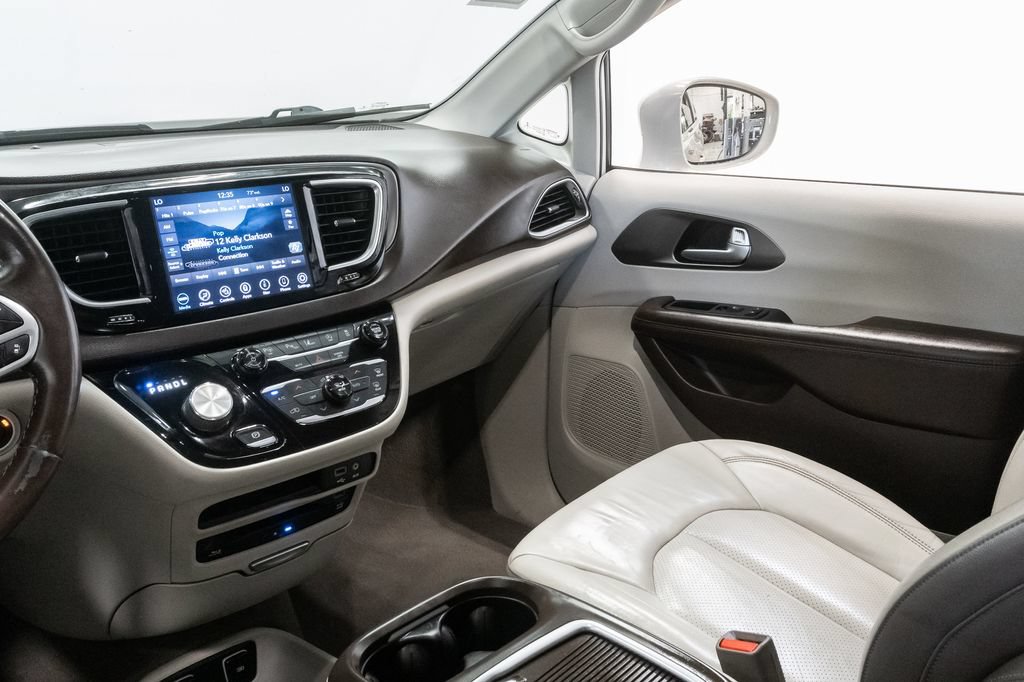 Used 2019 Chrysler Pacifica Touring-L Plus w/ Advanced Safetytec Group FWD image 11