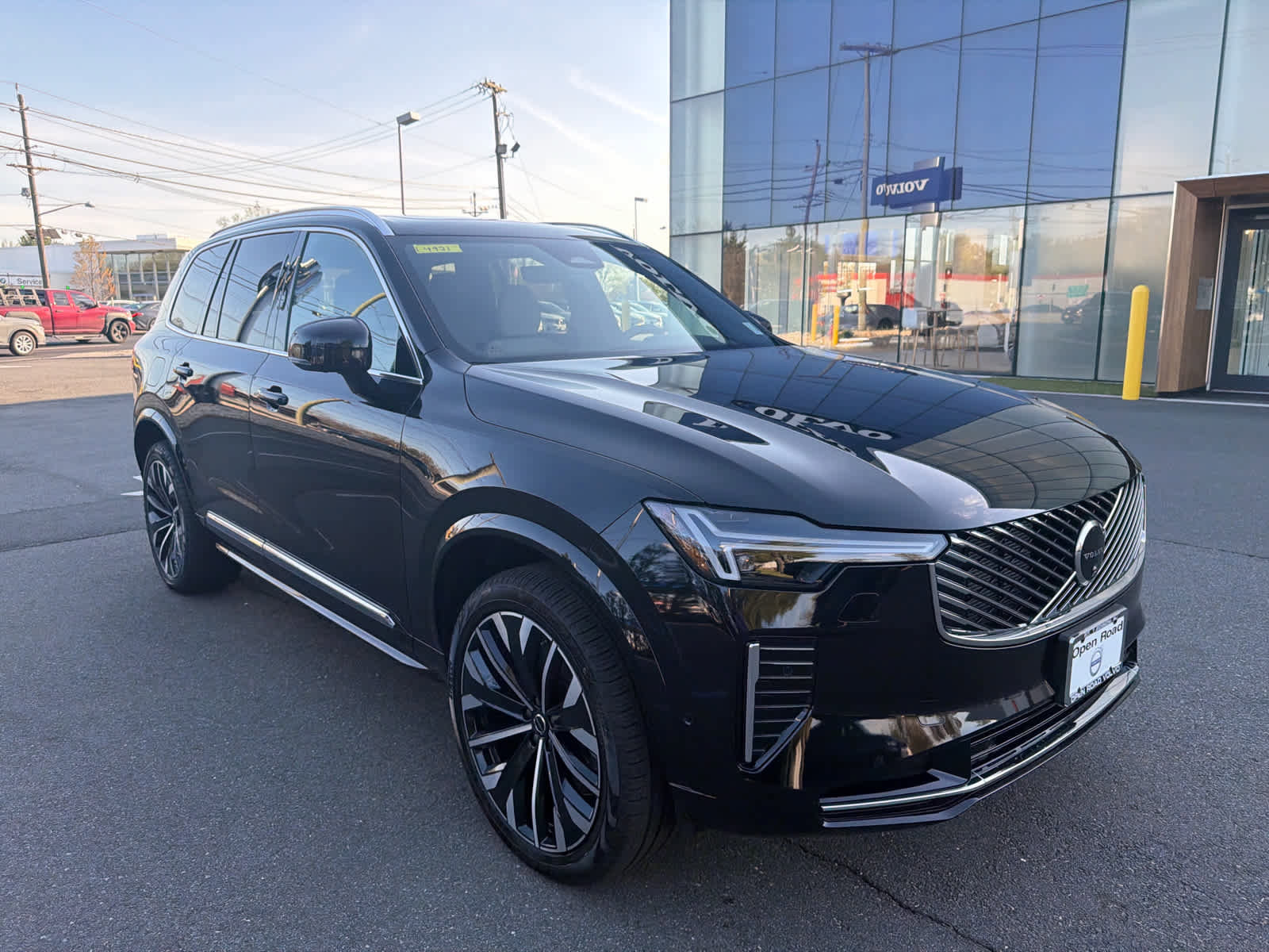 Used 2026 Volvo XC90 T8 Plus w/ Protection Package Premier image 4