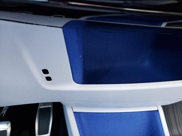 New 2027 Cadillac Optiq Premium Luxury w/ LPO, Floor Liner Package AWD/4WD image 20