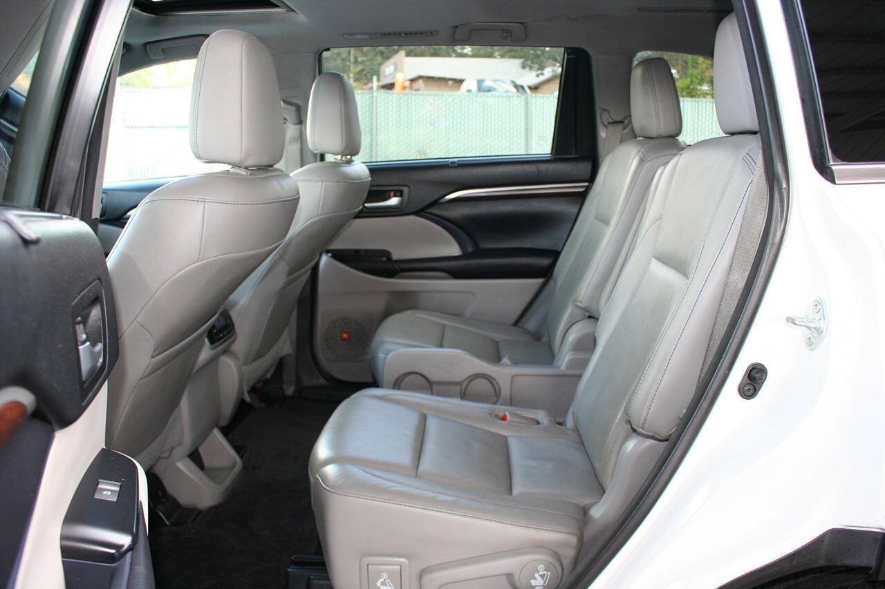 Used 2016 Toyota Highlander Limited AWD/4WD image 21