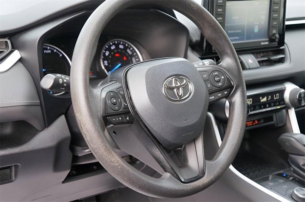 Used 2021 Toyota RAV4 LE image 15