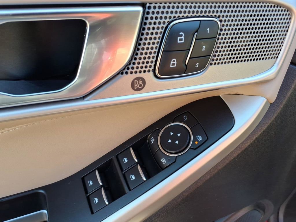 Used 2021 Ford Explorer Limited w/ Equipment Group 301A image 23