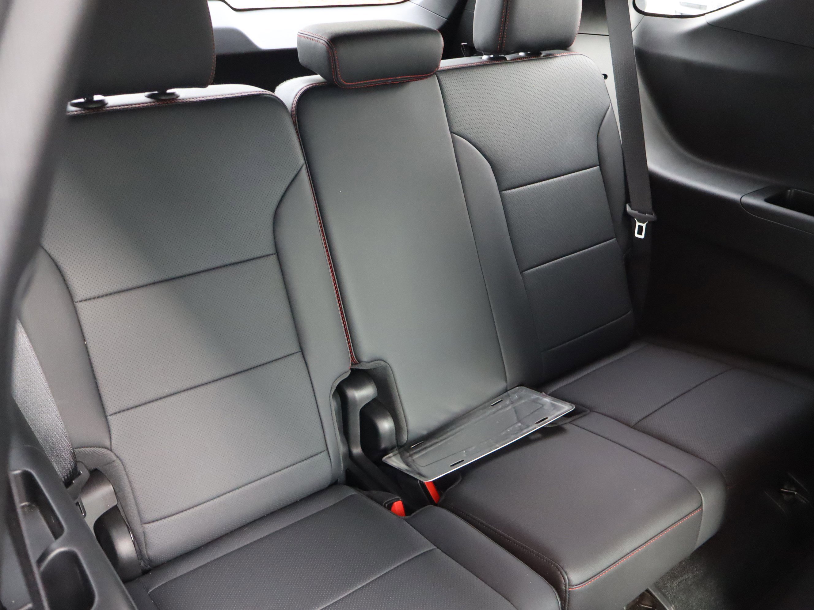 Used 2025 Chevrolet Traverse RS FWD image 38