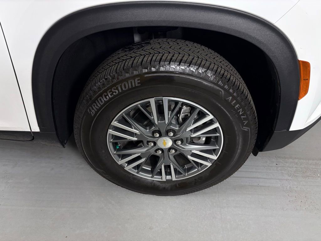 Used 2025 Chevrolet Traverse LT image 12