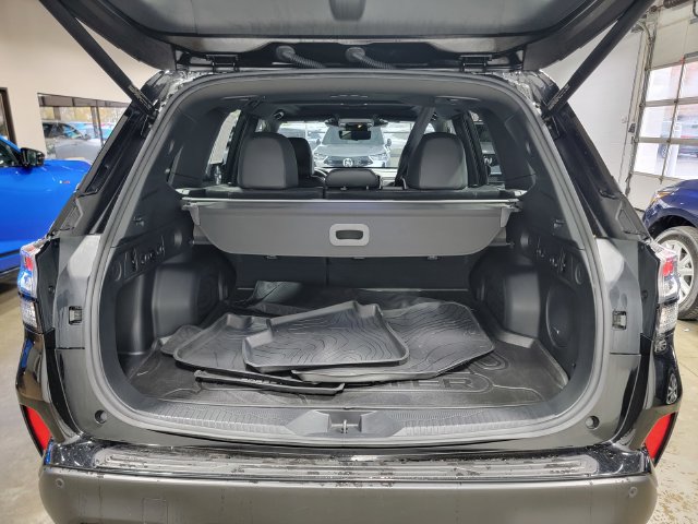 Used 2025 Subaru Forester Touring AWD/4WD image 35
