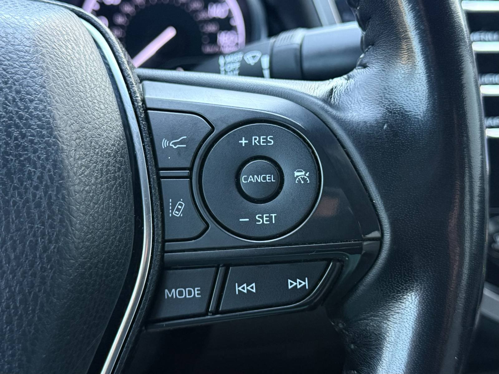 Used 2020 Toyota Camry SE w/ Carpet Mat Package FWD image 19